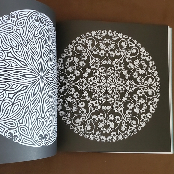 Mandala colouring book - Picture 4 of 5